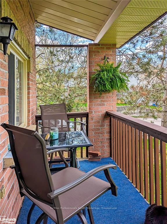 Photo 5 of Unit 9, 142 Ecclestone Drive, Bracebridge, Macaulay — HOMEH
