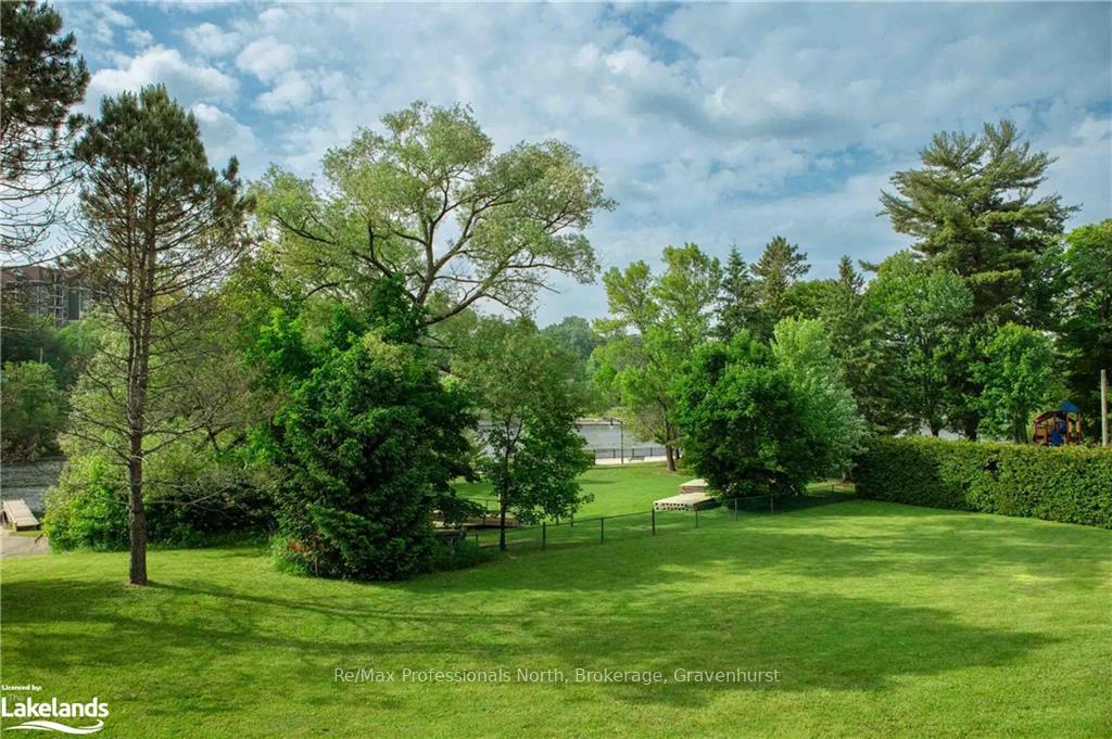Photo 7 of Unit 9, 142 Ecclestone Drive, Bracebridge, Macaulay — HOMEH