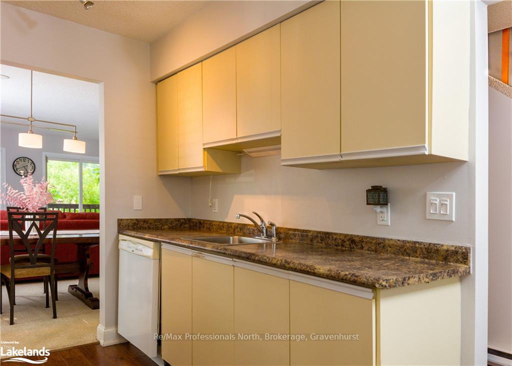 Photo 9 of Unit 9, 142 Ecclestone Drive, Bracebridge, Macaulay — HOMEH