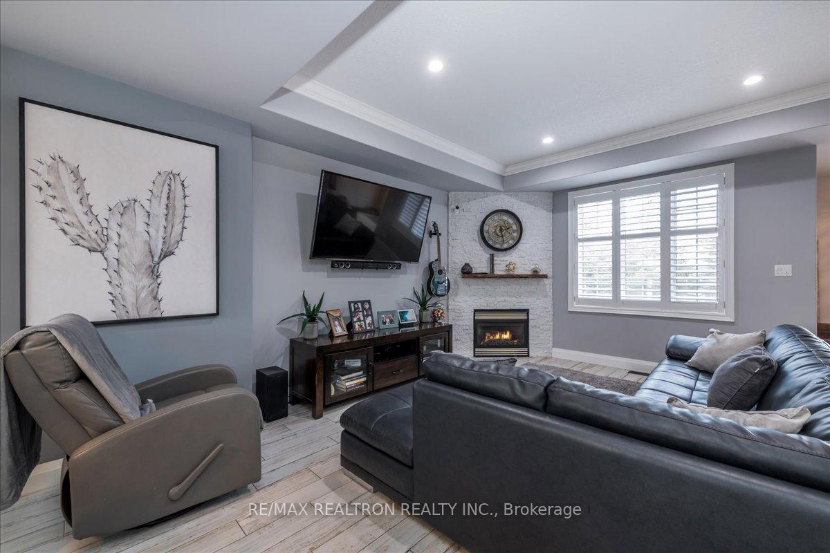 Photo 5 of 11 White Oaks Road, Barrie, Innis-Shore — HOMEH