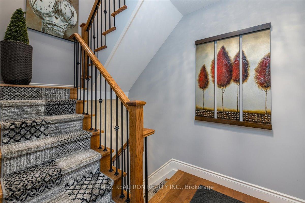 Photo 13 of 11 White Oaks Road, Barrie, Innis-Shore — HOMEH