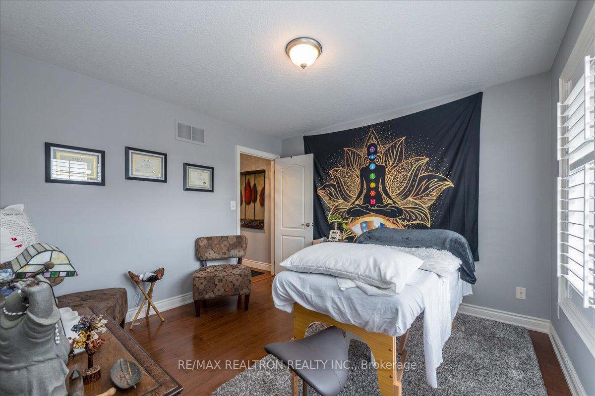 Photo 23 of 11 White Oaks Road, Barrie, Innis-Shore — HOMEH