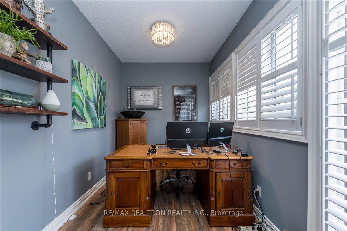 Photo 25 of 11 White Oaks Road, Barrie, Innis-Shore — HOMEH