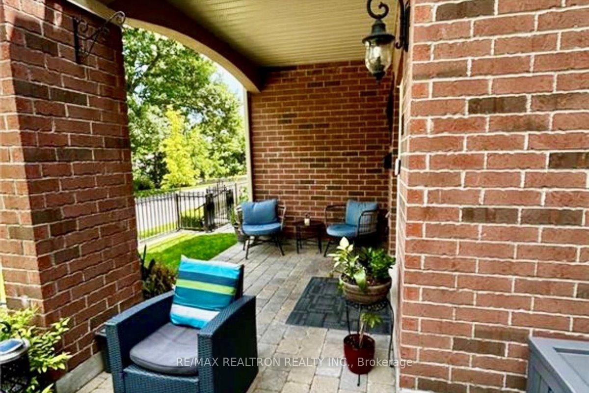 Photo 33 of 11 White Oaks Road, Barrie, Innis-Shore — HOMEH