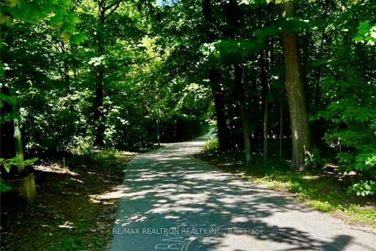 Photo 36 of 11 White Oaks Road, Barrie, Innis-Shore — HOMEH