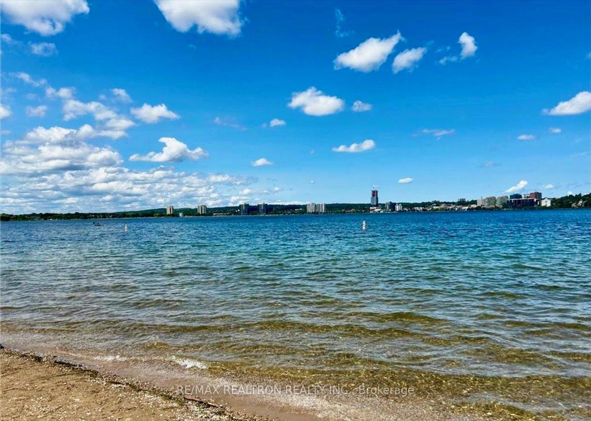 Photo 39 of 11 White Oaks Road, Barrie, Innis-Shore — HOMEH