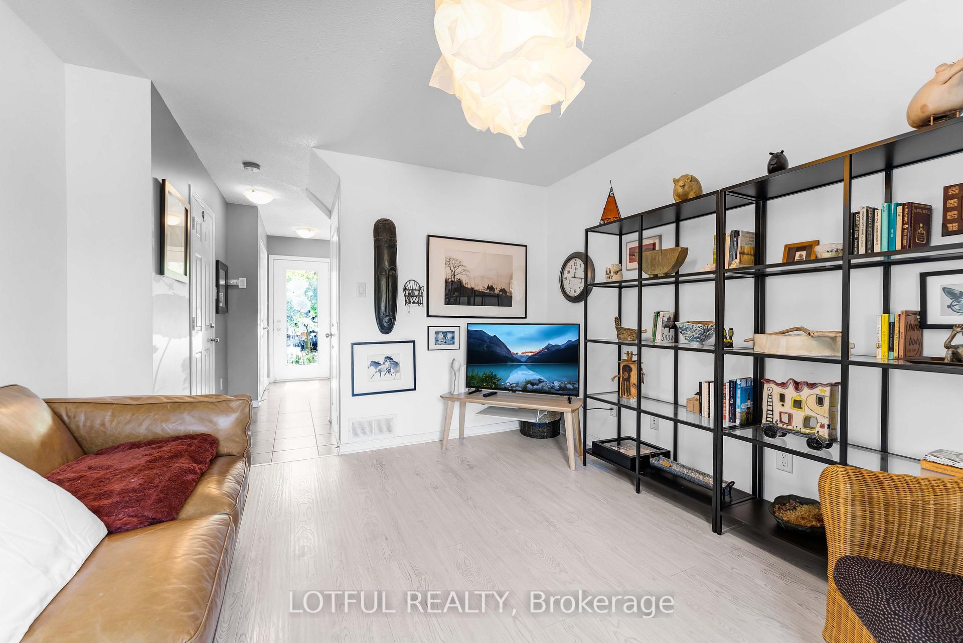 Photo 2 of 515 Burleigh Private, Ottawa, Cyrville — HOMEH