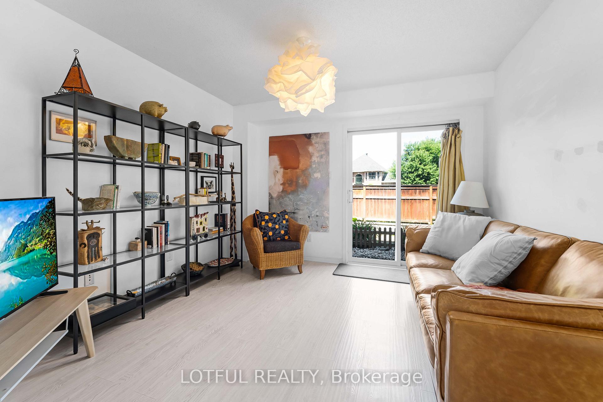 Photo 13 of 515 Burleigh Private, Ottawa, Cyrville — HOMEH