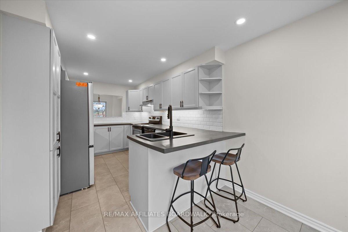 Photo 6 of Unit 68, 111 Beachview Private, Ottawa, Mooneys Bay/Riverside Park — HOMEH
