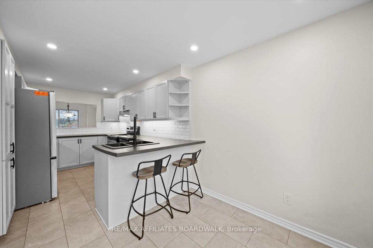 Photo 8 of Unit 68, 111 Beachview Private, Ottawa, Mooneys Bay/Riverside Park — HOMEH