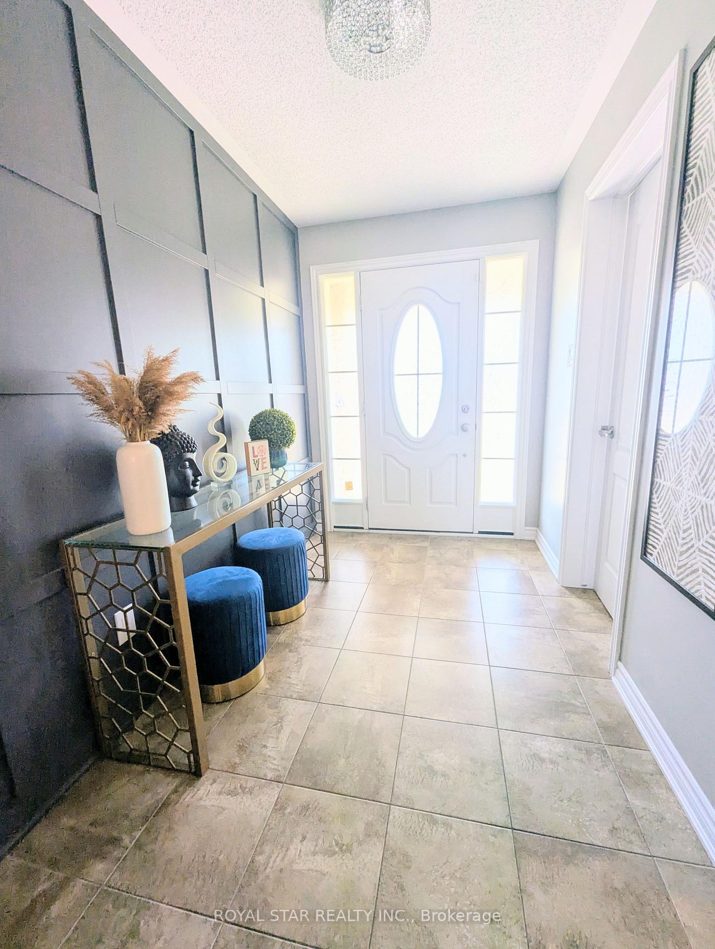 Photo 3 of 615 Dundonald Drive, Ottawa, Barrhaven - Half Moon Bay — HOMEH