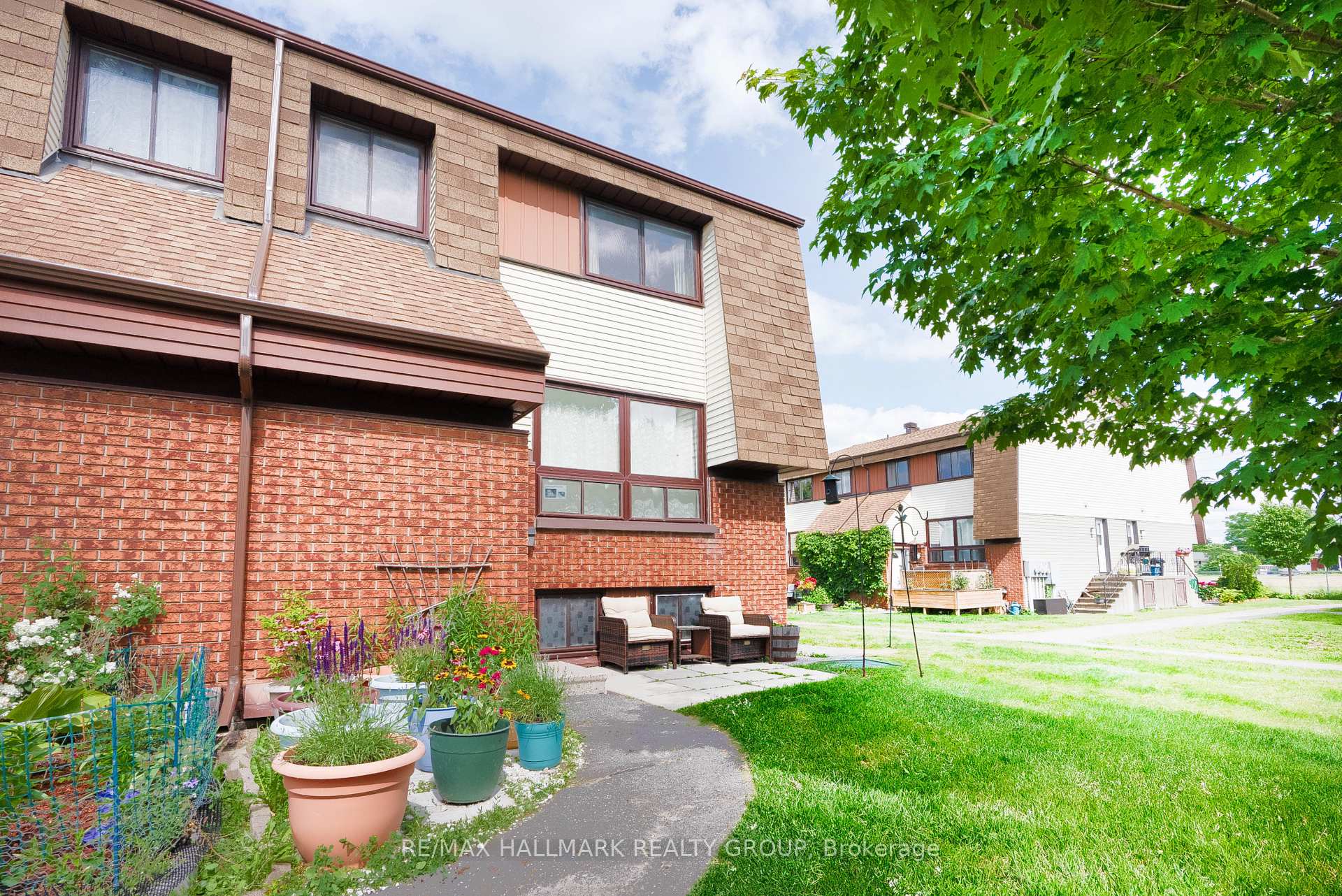 Front of Unit D, 22 Woodvale Green