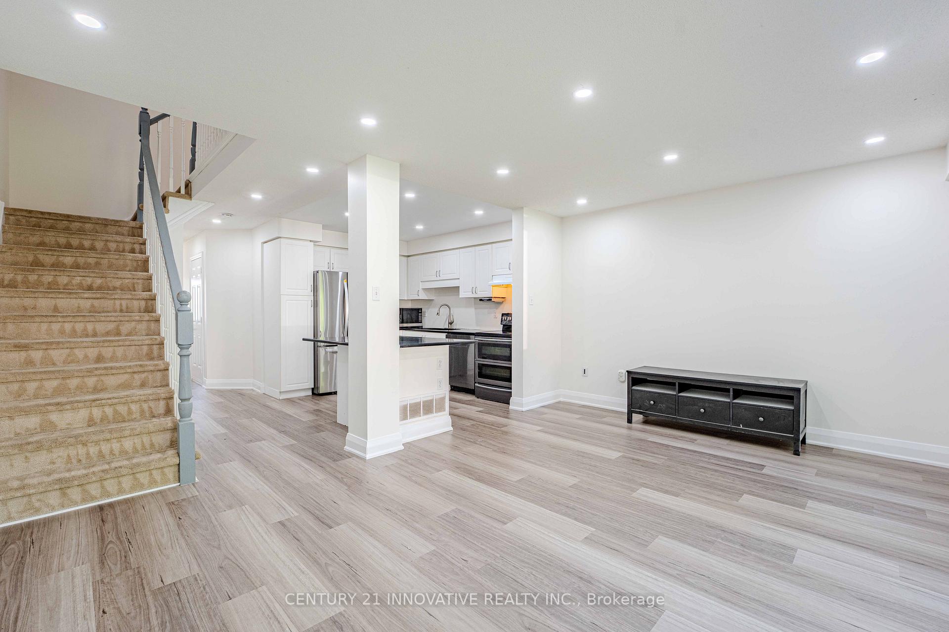 Photo 4 of 34 Revell Drive, Guelph, Clairfields/Hanlon Business Park — HOMEH