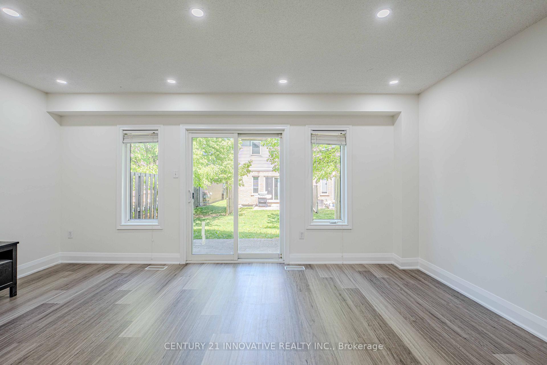 Photo 9 of 34 Revell Drive, Guelph, Clairfields/Hanlon Business Park — HOMEH