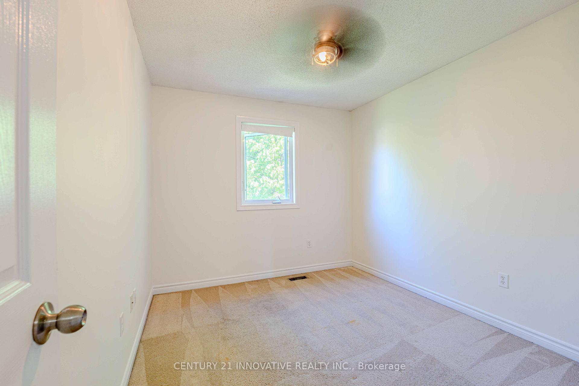 Photo 16 of 34 Revell Drive, Guelph, Clairfields/Hanlon Business Park — HOMEH