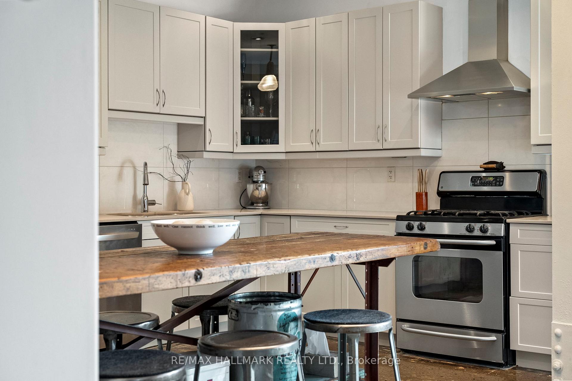 Photo 9 of Unit Loft 2, 2B Minto Street, Toronto, Greenwood-Coxwell — HOMEH
