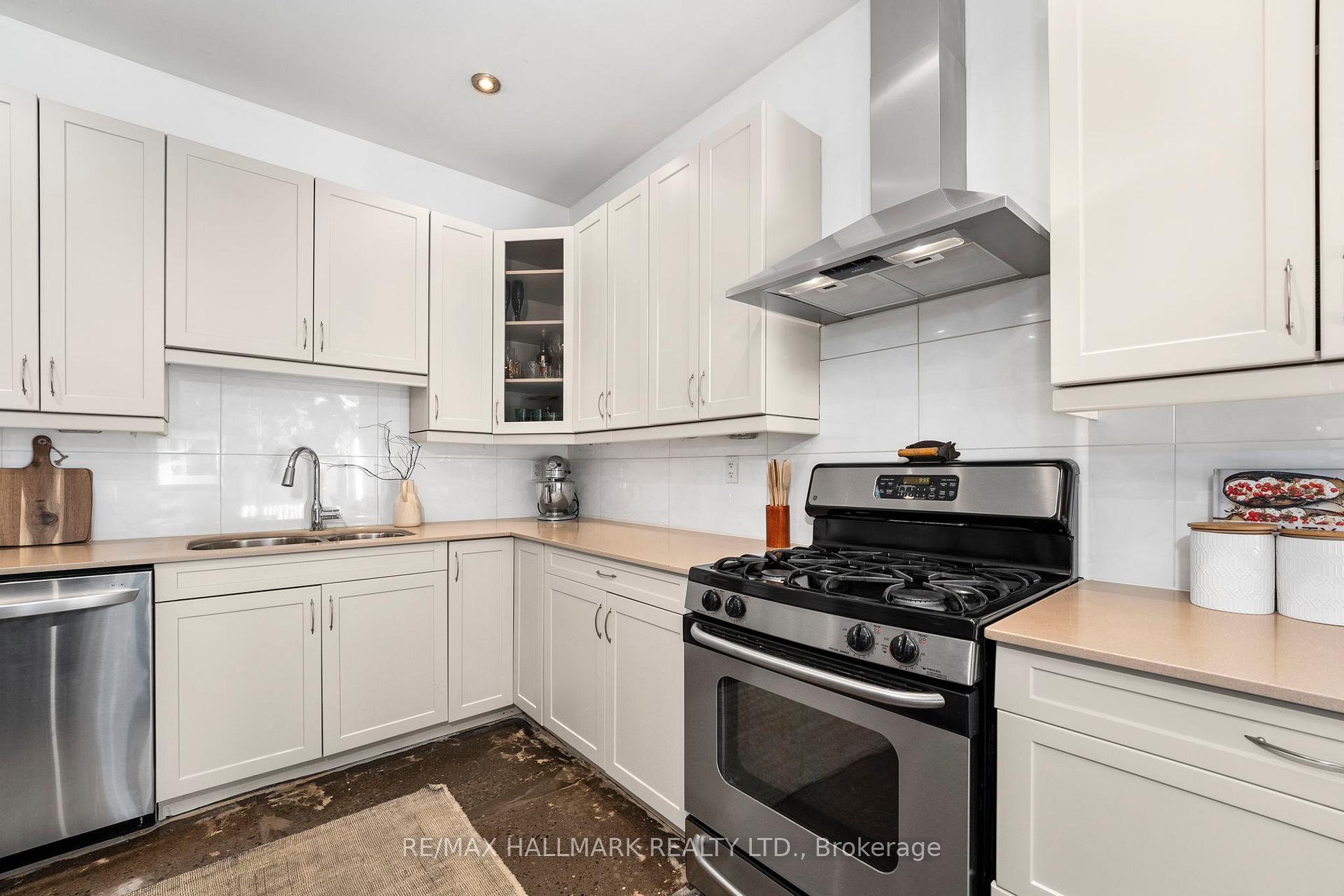 Photo 10 of Unit Loft 2, 2B Minto Street, Toronto, Greenwood-Coxwell — HOMEH