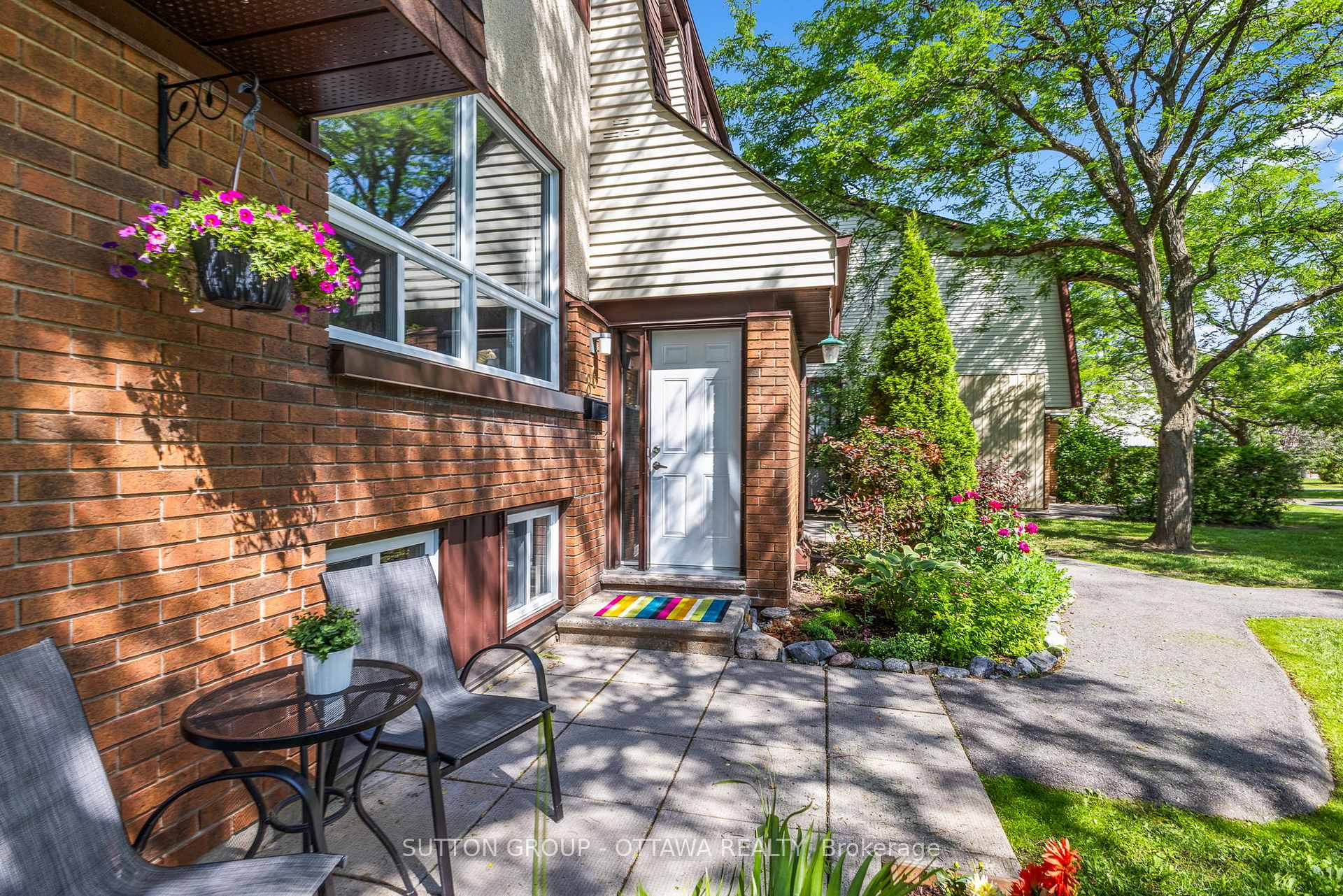 Photo 2 of Unit 86, 86 Renova, Ottawa, Riverview Park — HOMEH