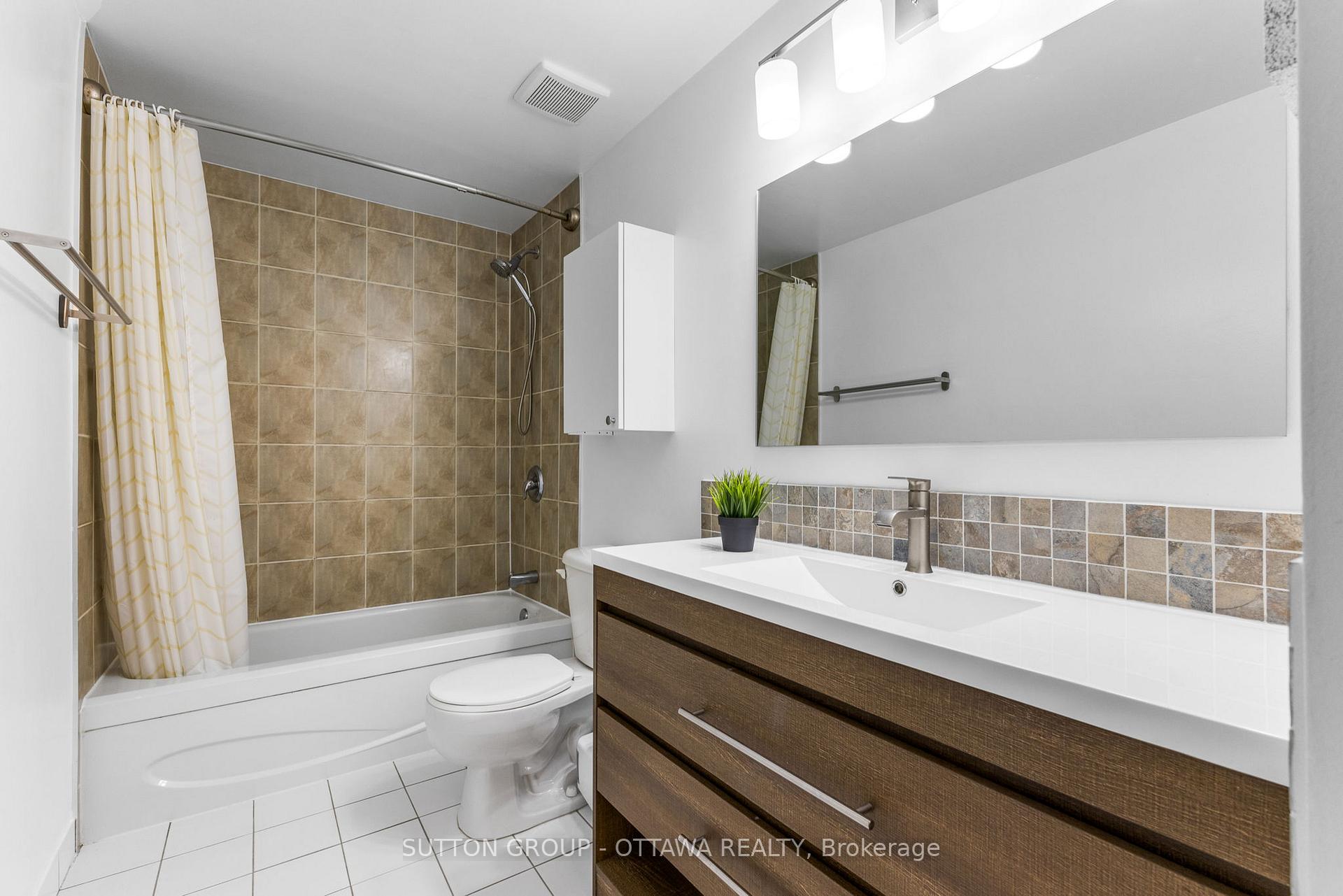 Photo 10 of Unit 86, 86 Renova, Ottawa, Riverview Park — HOMEH