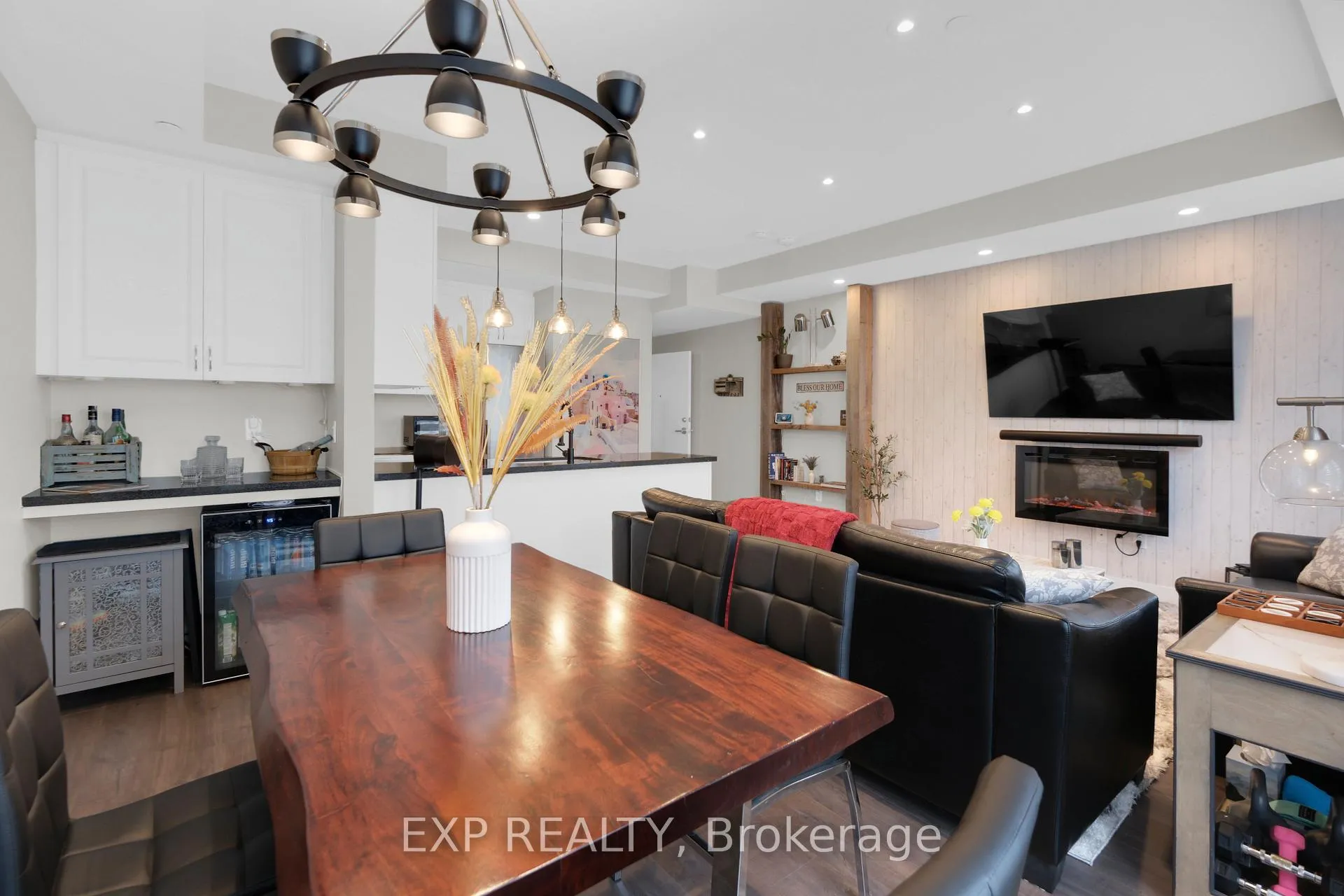 Photo 10 of Unit 112, 600 Alex Gardner Circle, Aurora, Aurora Village — HOMEH