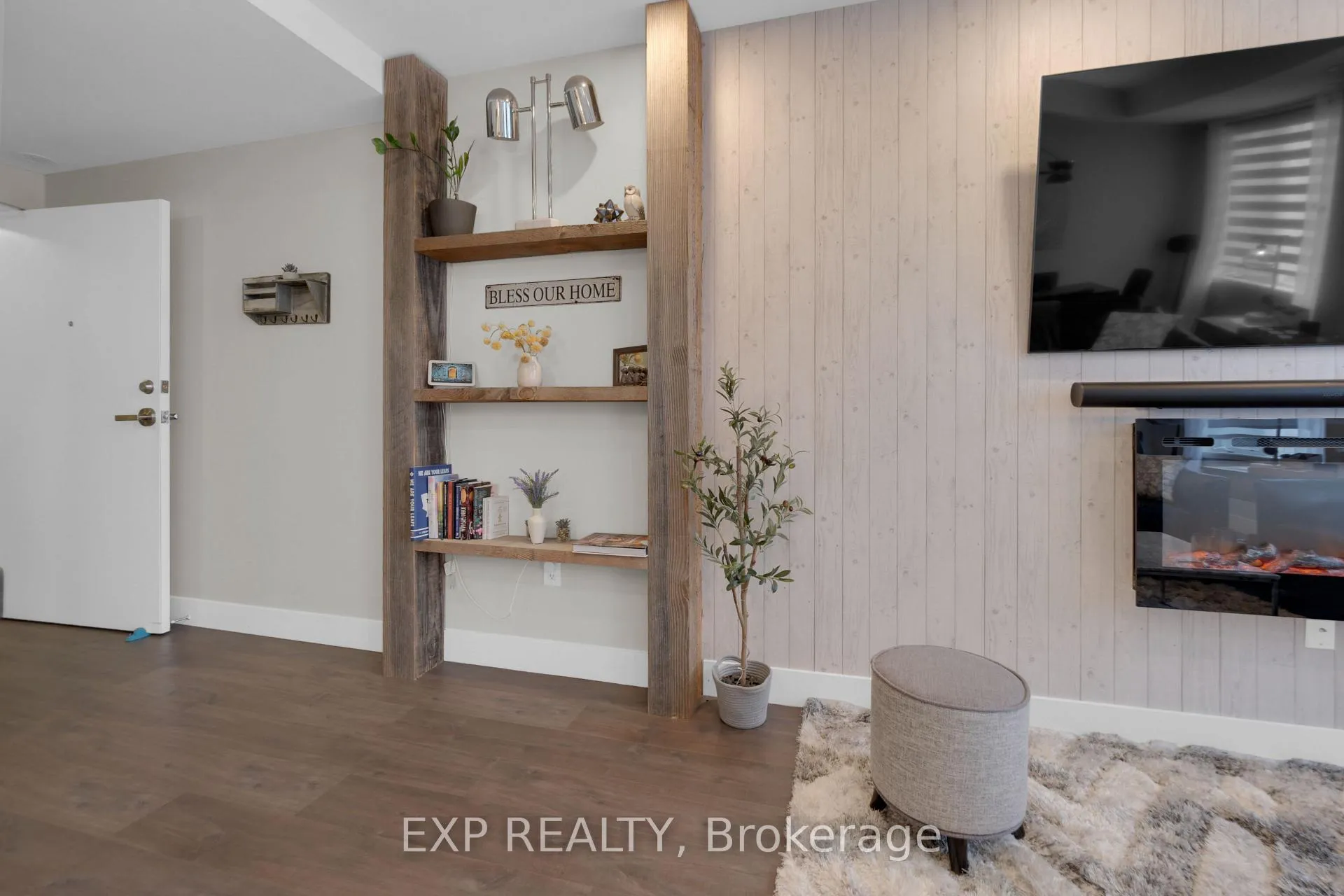 Photo 11 of Unit 112, 600 Alex Gardner Circle, Aurora, Aurora Village — HOMEH
