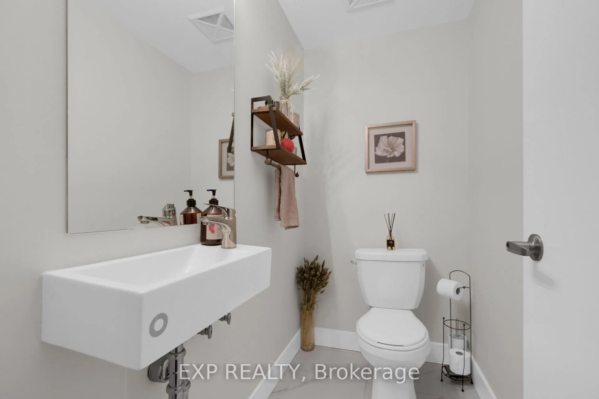 Photo 14 of Unit 112, 600 Alex Gardner Circle, Aurora, Aurora Village — HOMEH