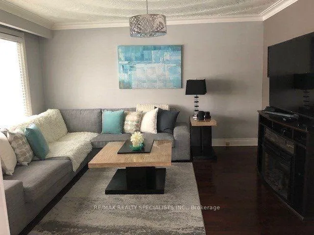 Photo 10 of 240 Weighton Drive, Oakville, West — HOMEH