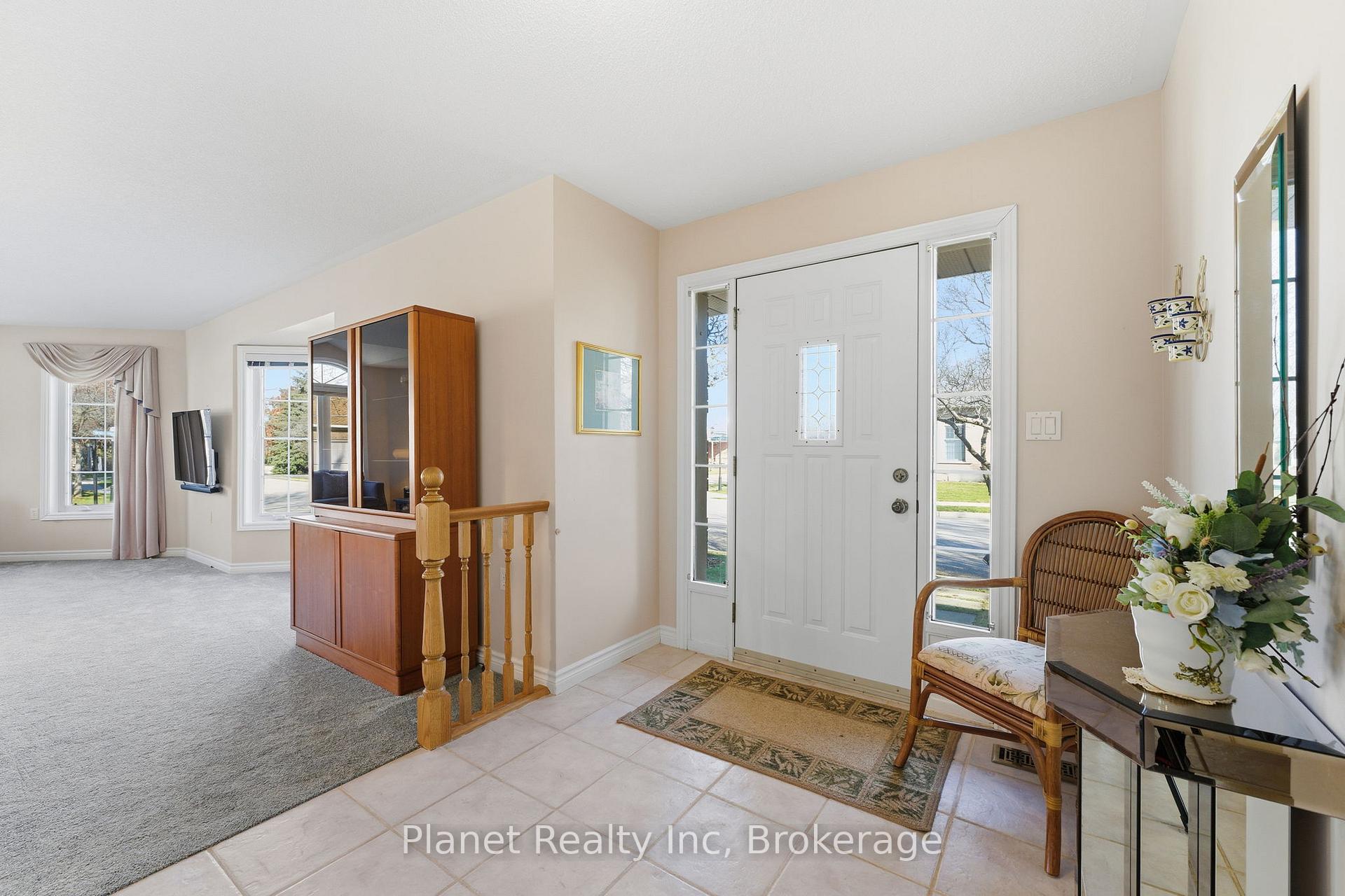Photo 5 of 2 Sprucehaven Court, Guelph, Village By The Arboretum — HOMEH