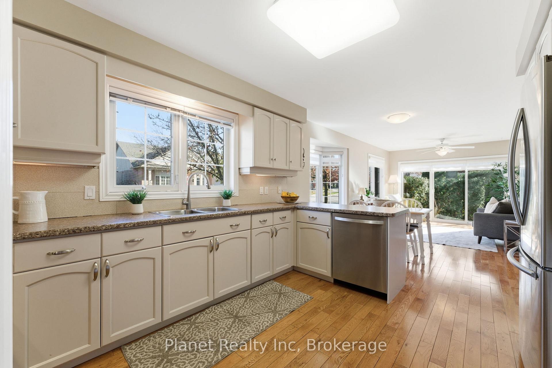 Photo 11 of 2 Sprucehaven Court, Guelph, Village By The Arboretum — HOMEH