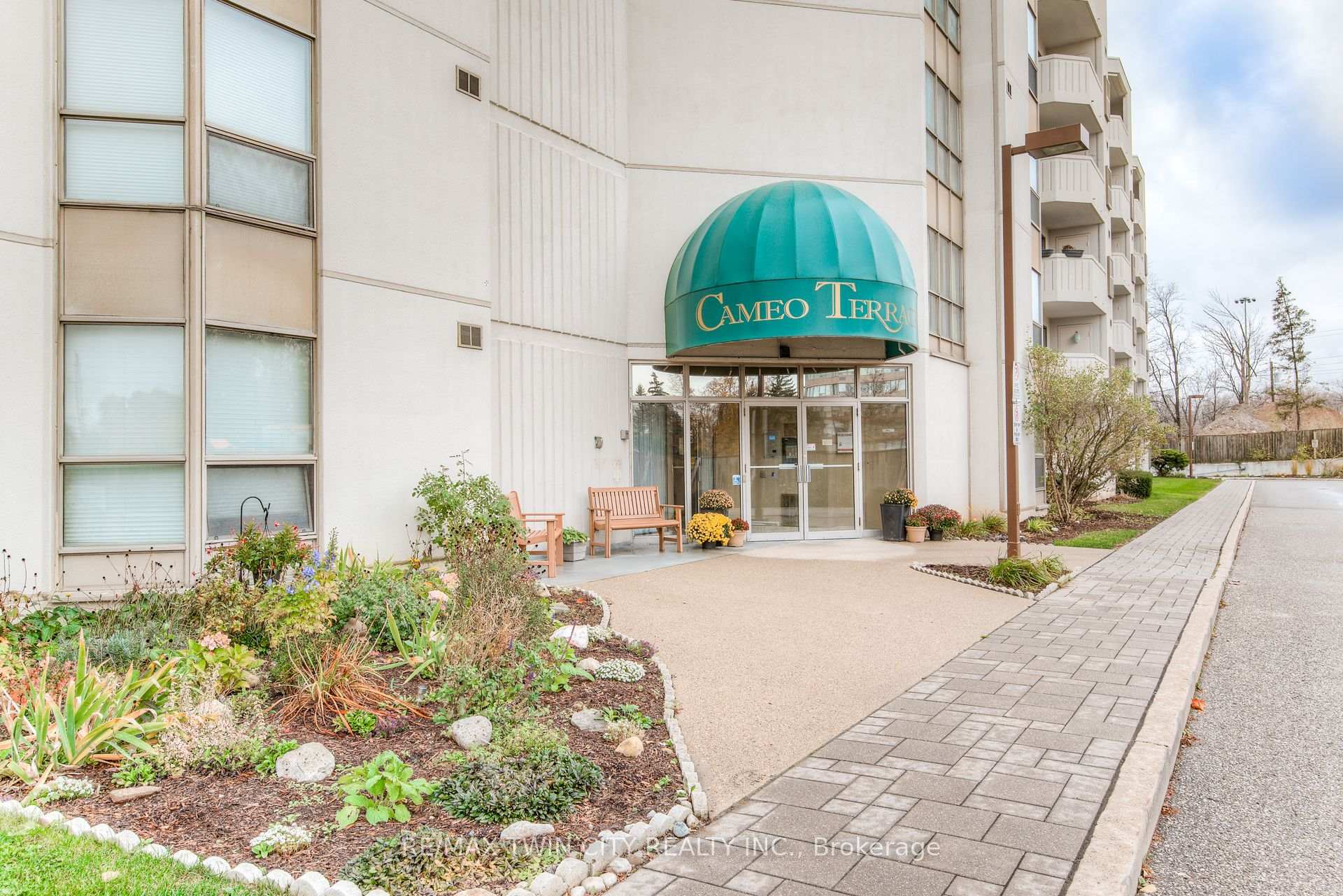 Photo 1 of Unit 108, 3267 King Street E, Kitchener — HOMEH