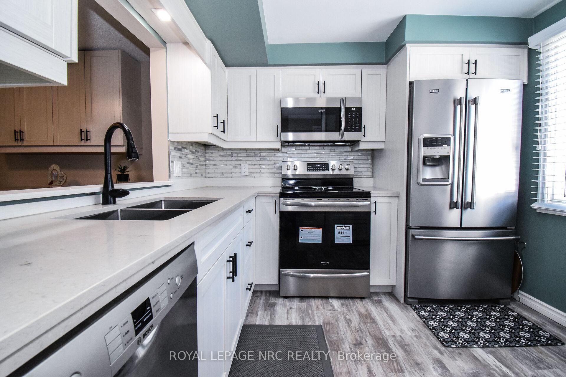 Photo 5 of Unit 9, 50 Lakeshore Road, St. Catharines, Lakeport — HOMEH
