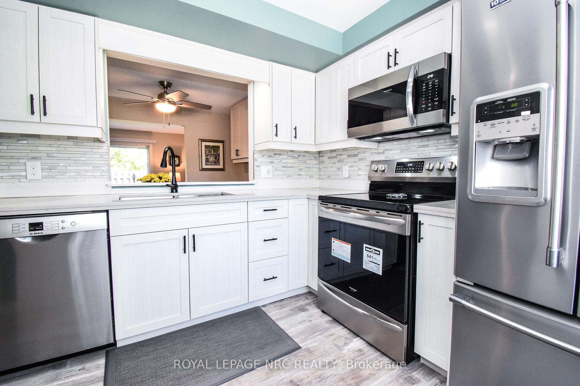 Photo 7 of Unit 9, 50 Lakeshore Road, St. Catharines, Lakeport — HOMEH