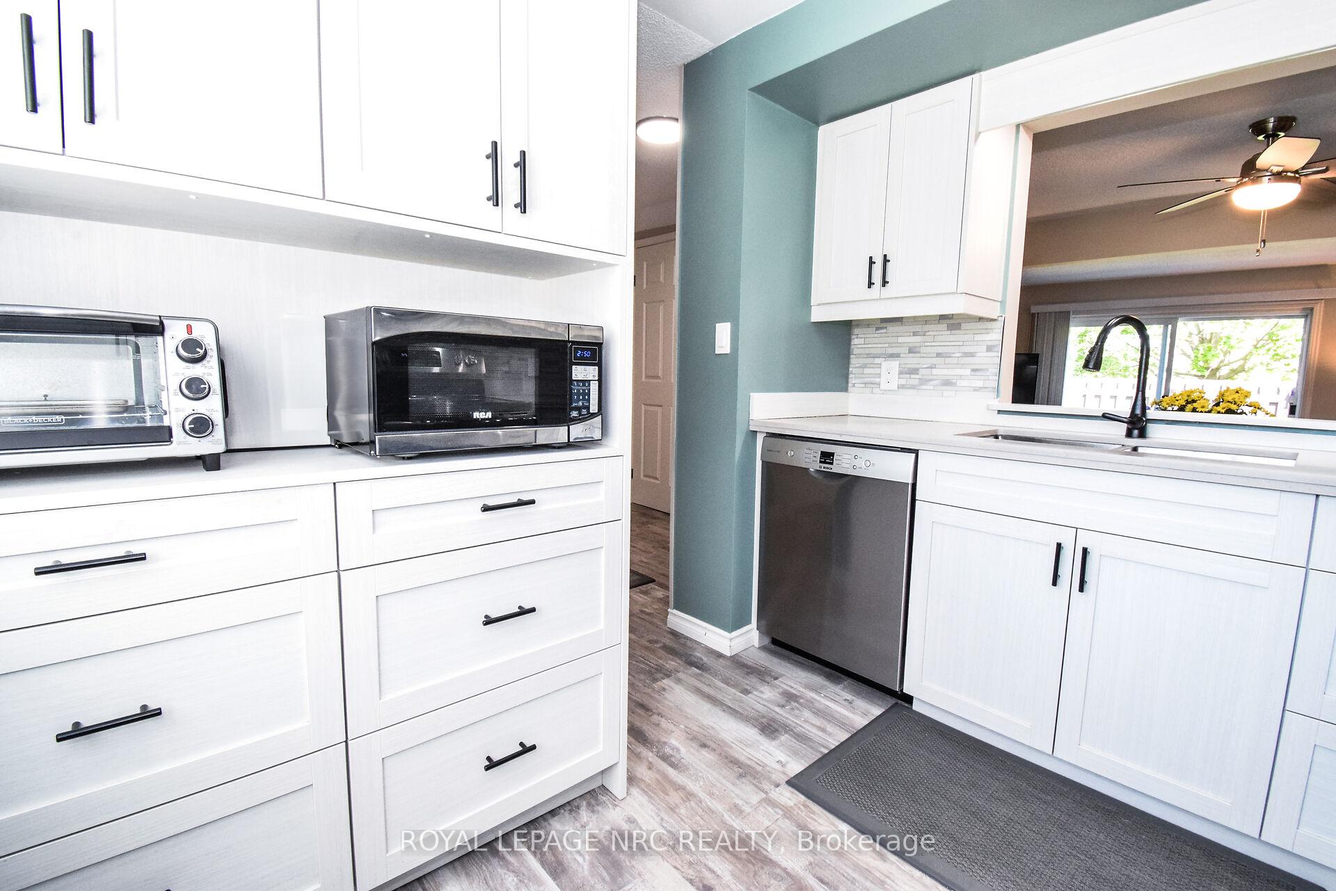 Photo 8 of Unit 9, 50 Lakeshore Road, St. Catharines, Lakeport — HOMEH