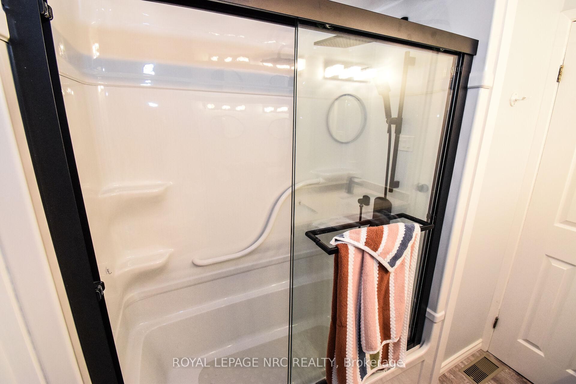 Photo 25 of Unit 9, 50 Lakeshore Road, St. Catharines, Lakeport — HOMEH