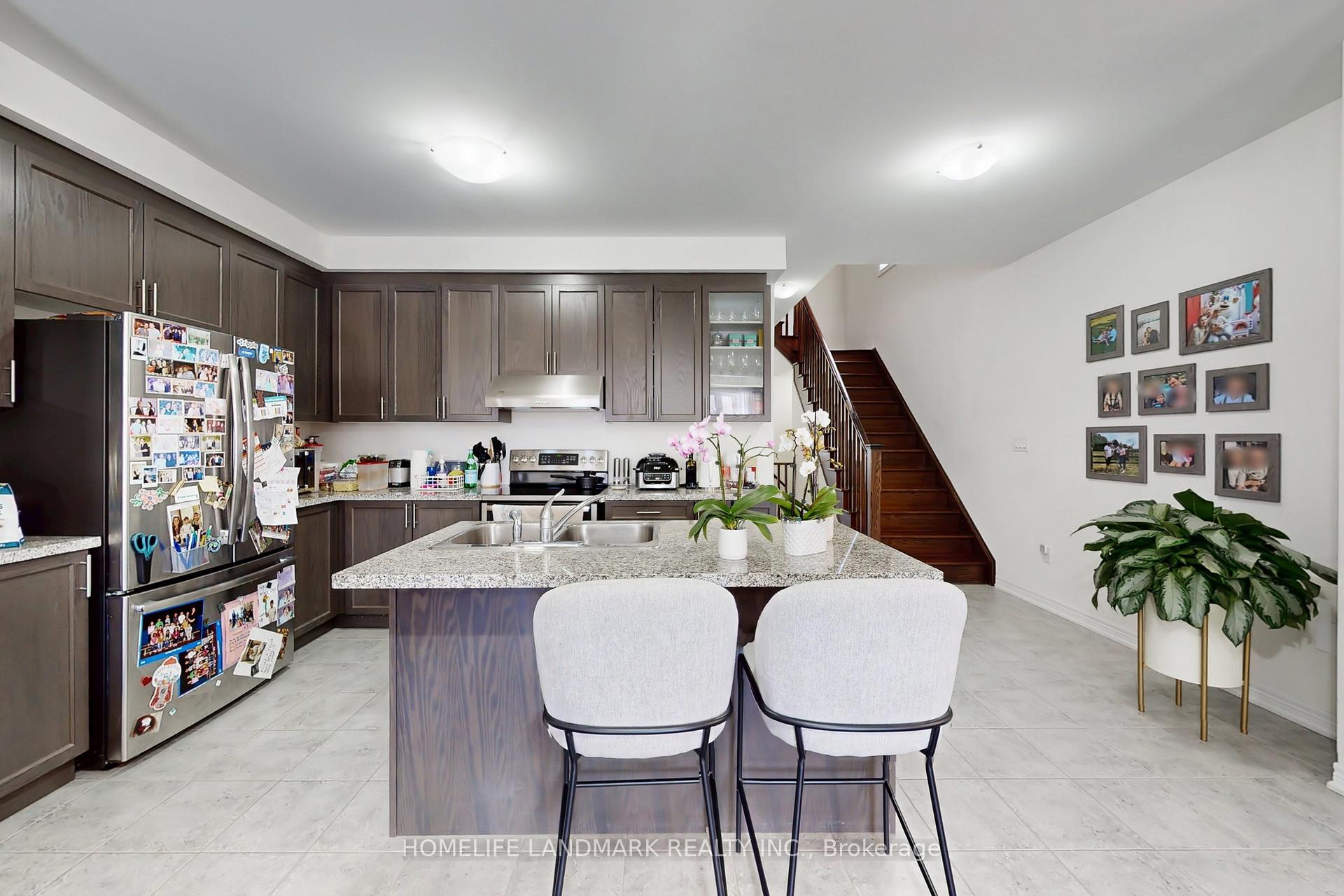 Photo 8 of 390 Chouinard Way, Aurora, Rural Aurora — HOMEH