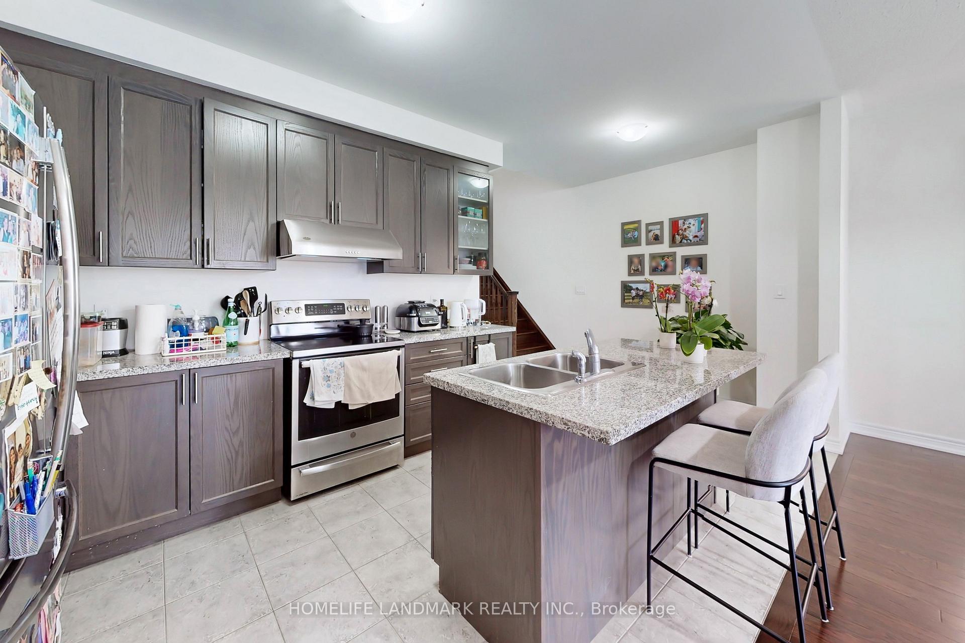 Photo 12 of 390 Chouinard Way, Aurora, Rural Aurora — HOMEH