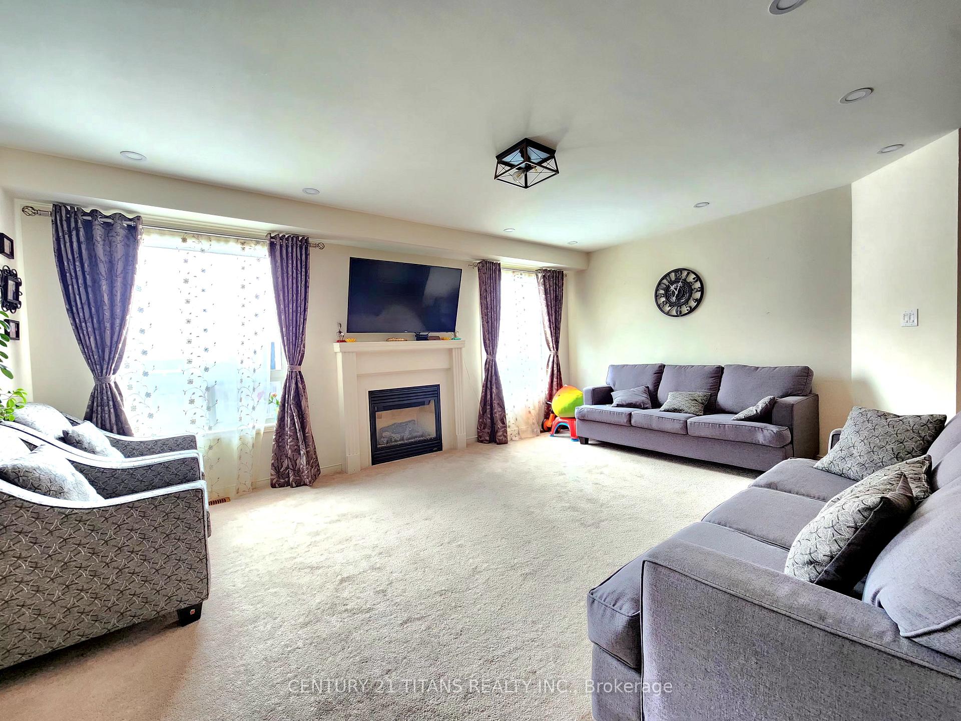 Photo 5 of 84 Greenhalf Drive, Ajax, South East — HOMEH