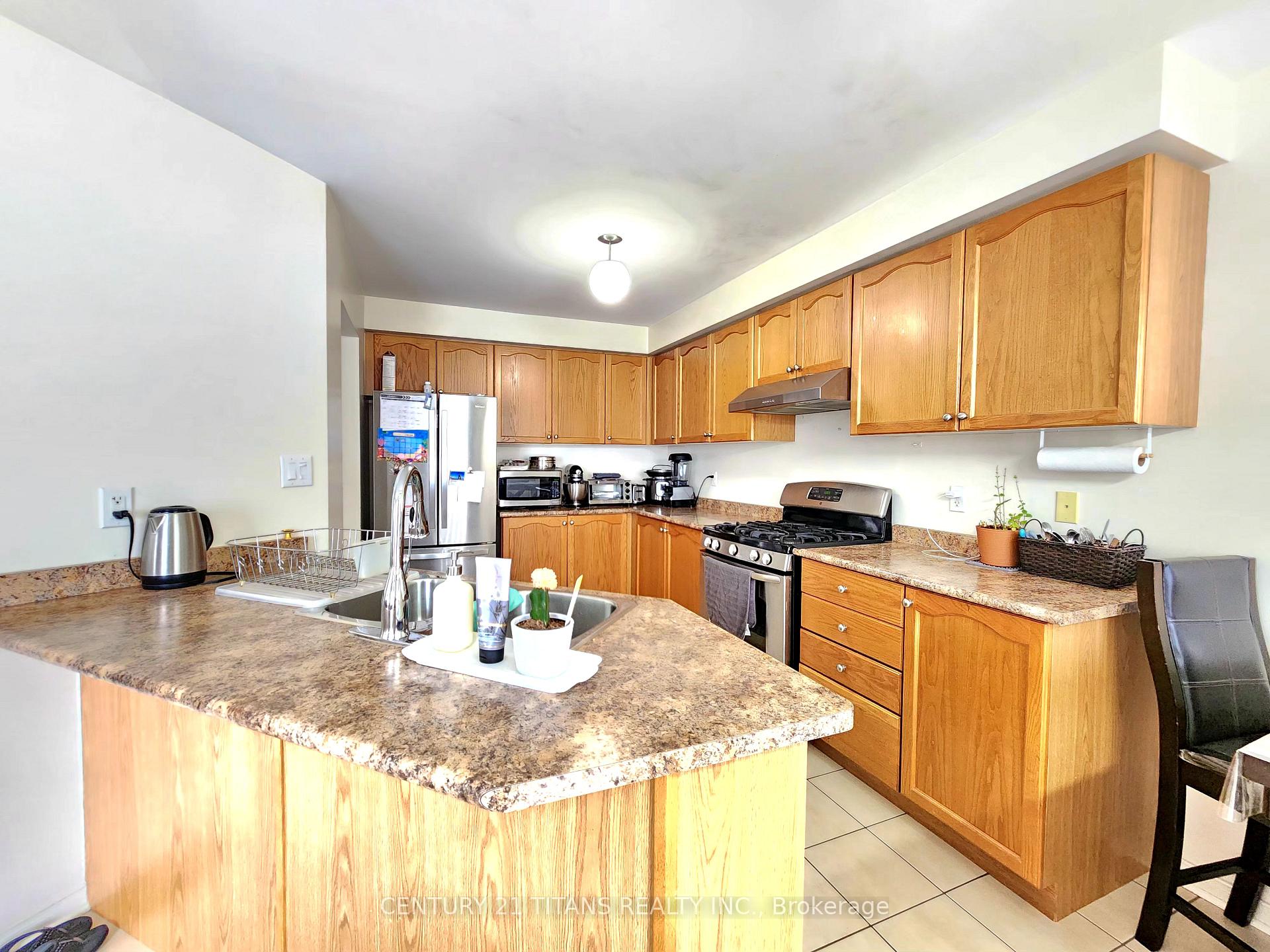 Photo 6 of 84 Greenhalf Drive, Ajax, South East — HOMEH