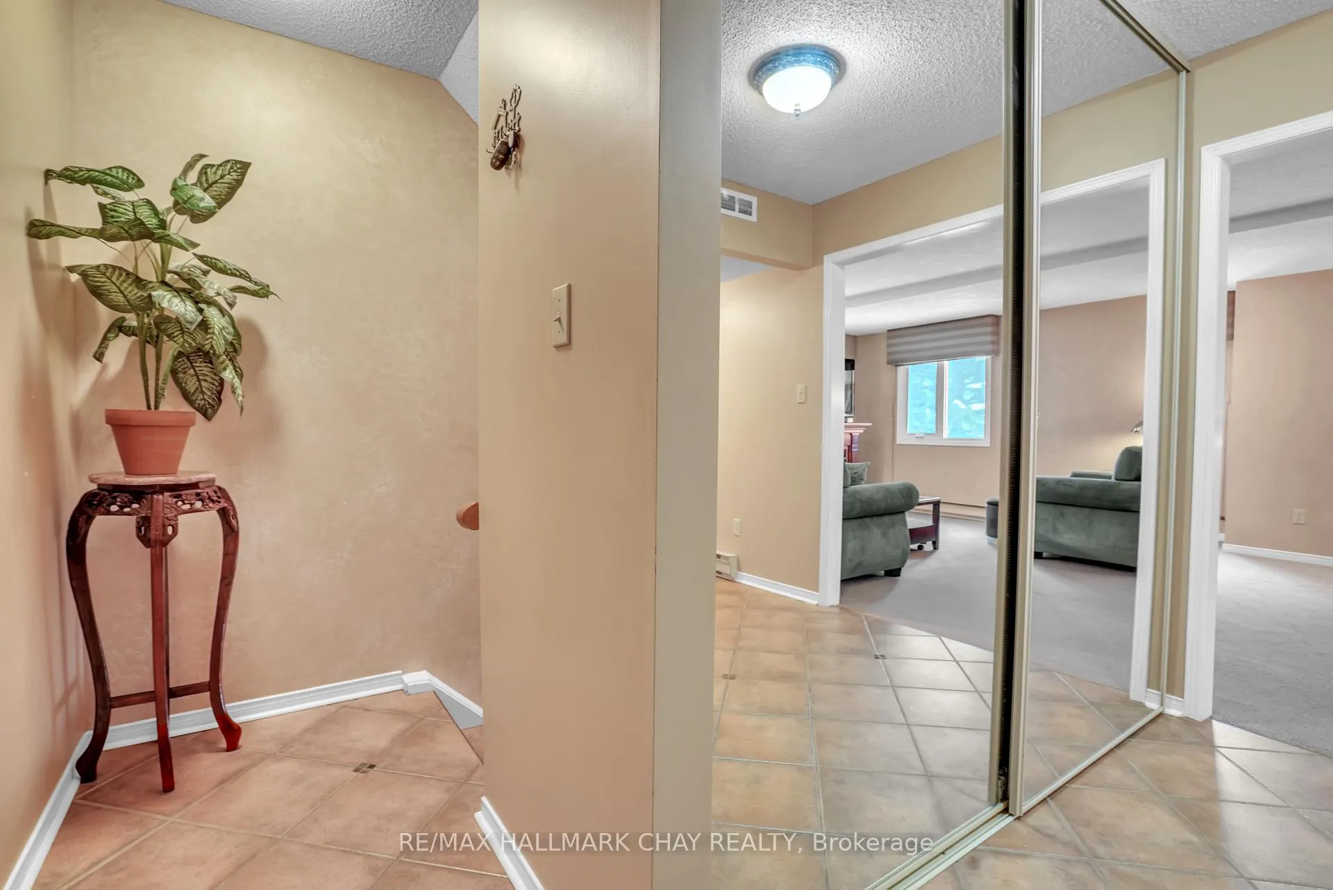 Photo 3 of Unit 14, 502 Essa Road, Barrie, Holly — HOMEH