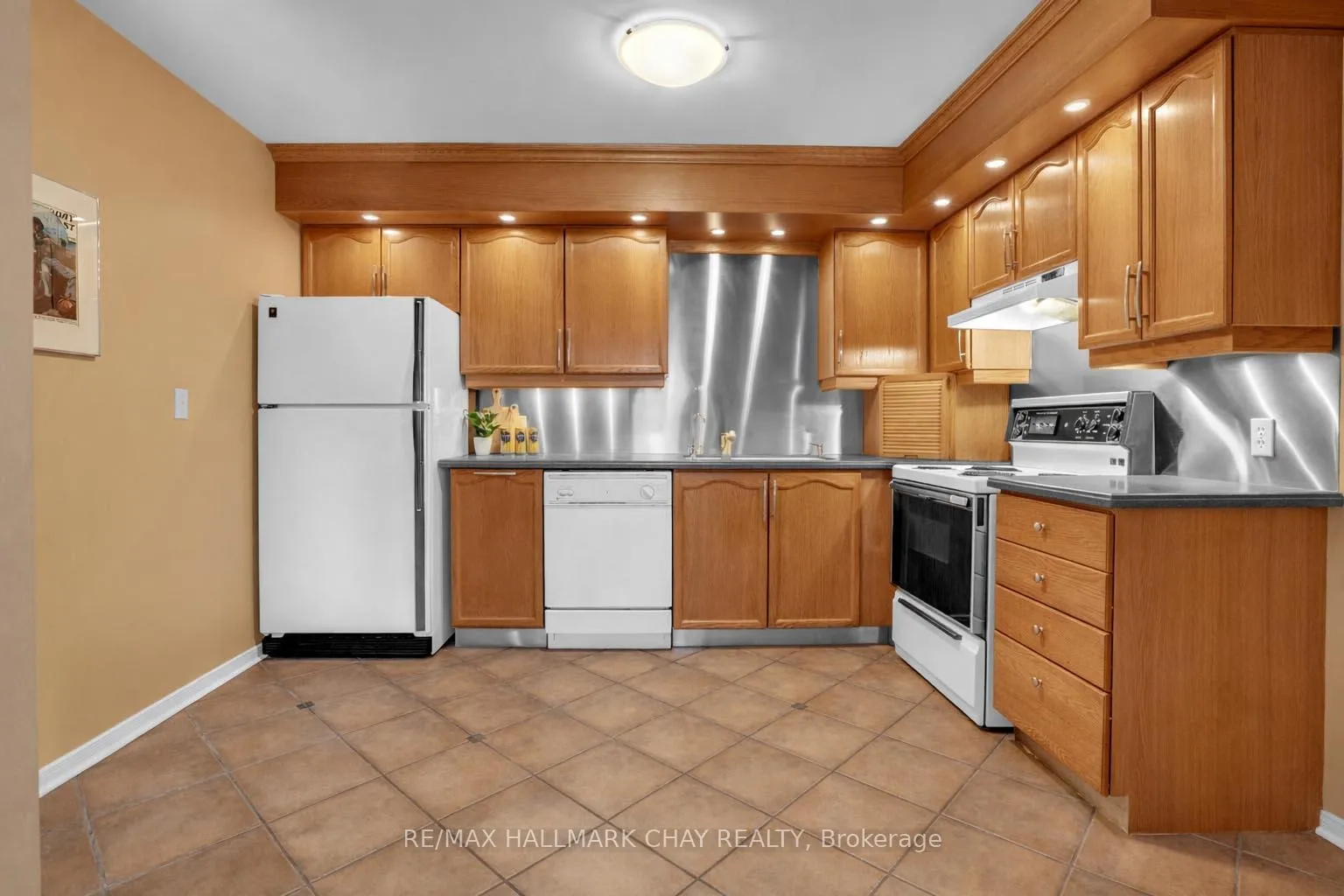 Photo 8 of Unit 14, 502 Essa Road, Barrie, Holly — HOMEH
