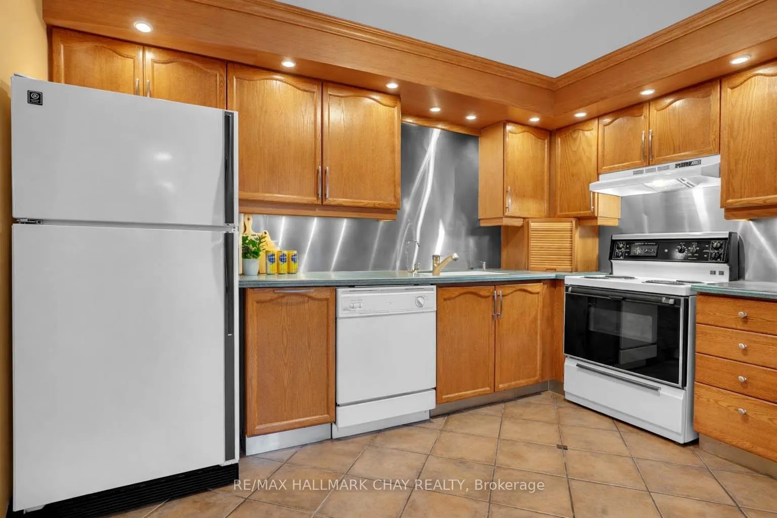 Photo 9 of Unit 14, 502 Essa Road, Barrie, Holly — HOMEH