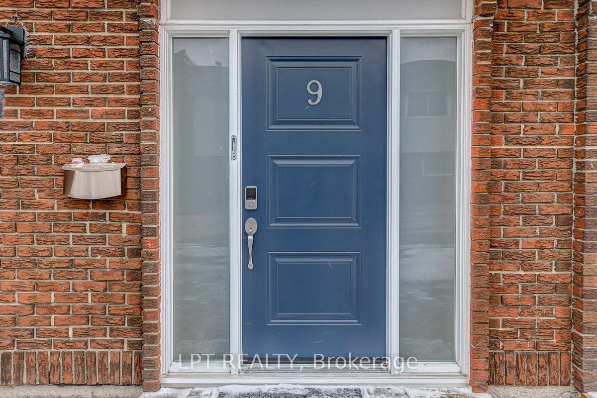 Front of Unit 9, 1821 Walkley Road