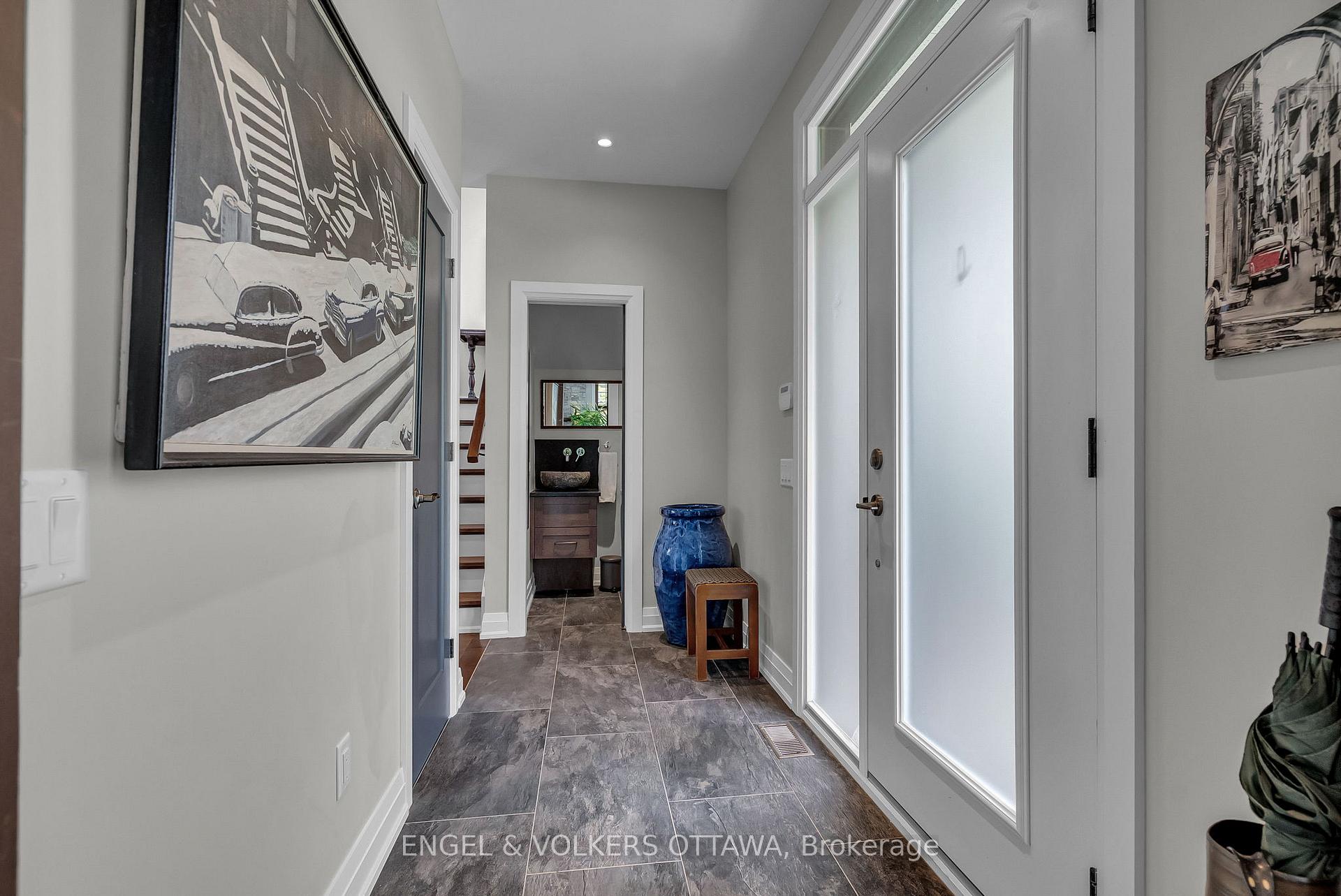 Photo 4 of 598 Golden Avenue, Ottawa, McKellar/Highland — HOMEH