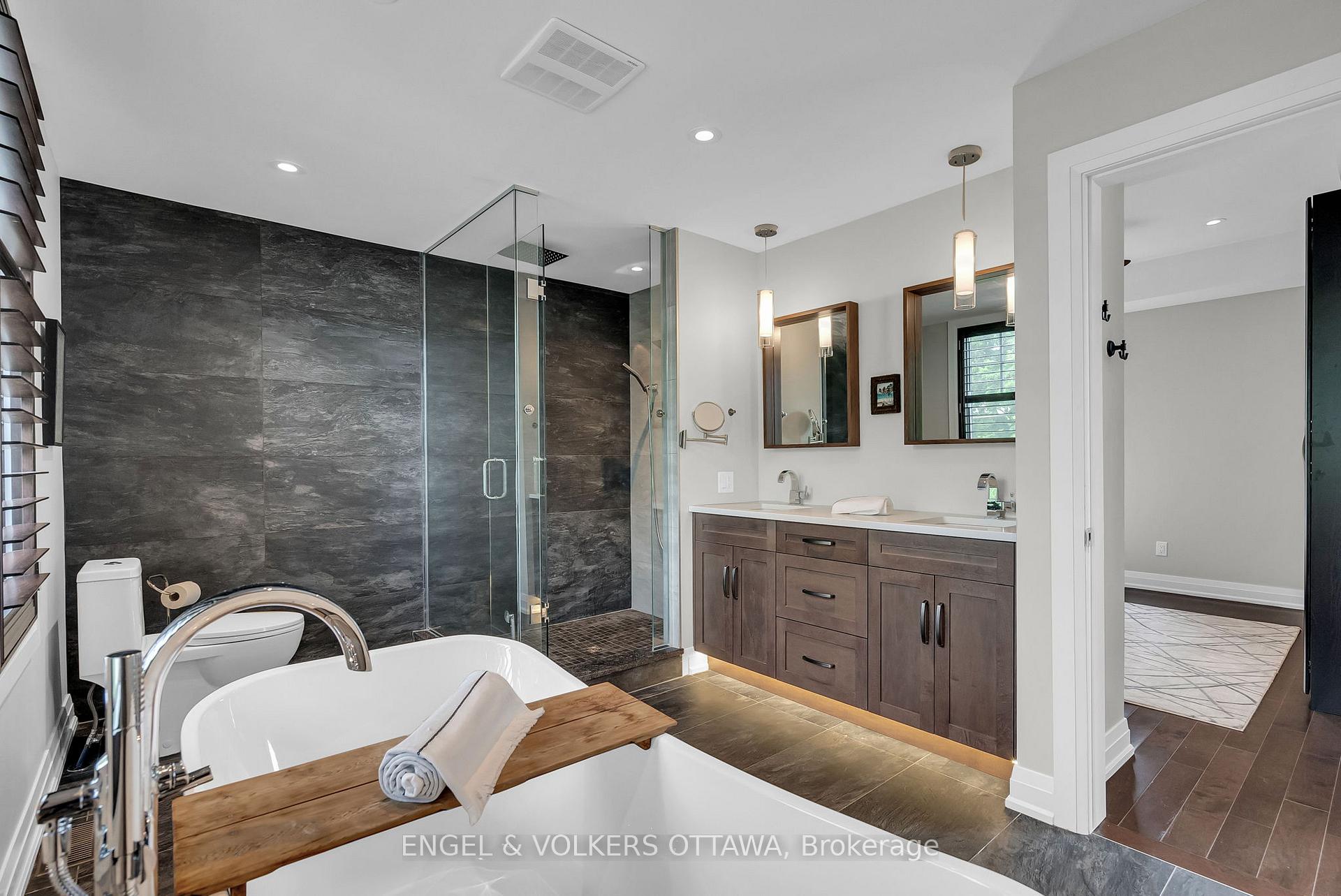 Photo 23 of 598 Golden Avenue, Ottawa, McKellar/Highland — HOMEH
