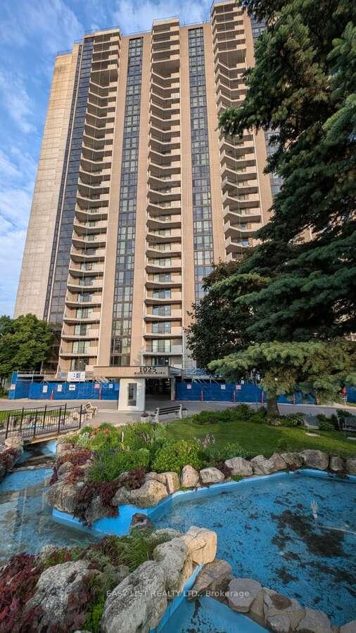 Front of Unit 202, 1025 Richmond Road