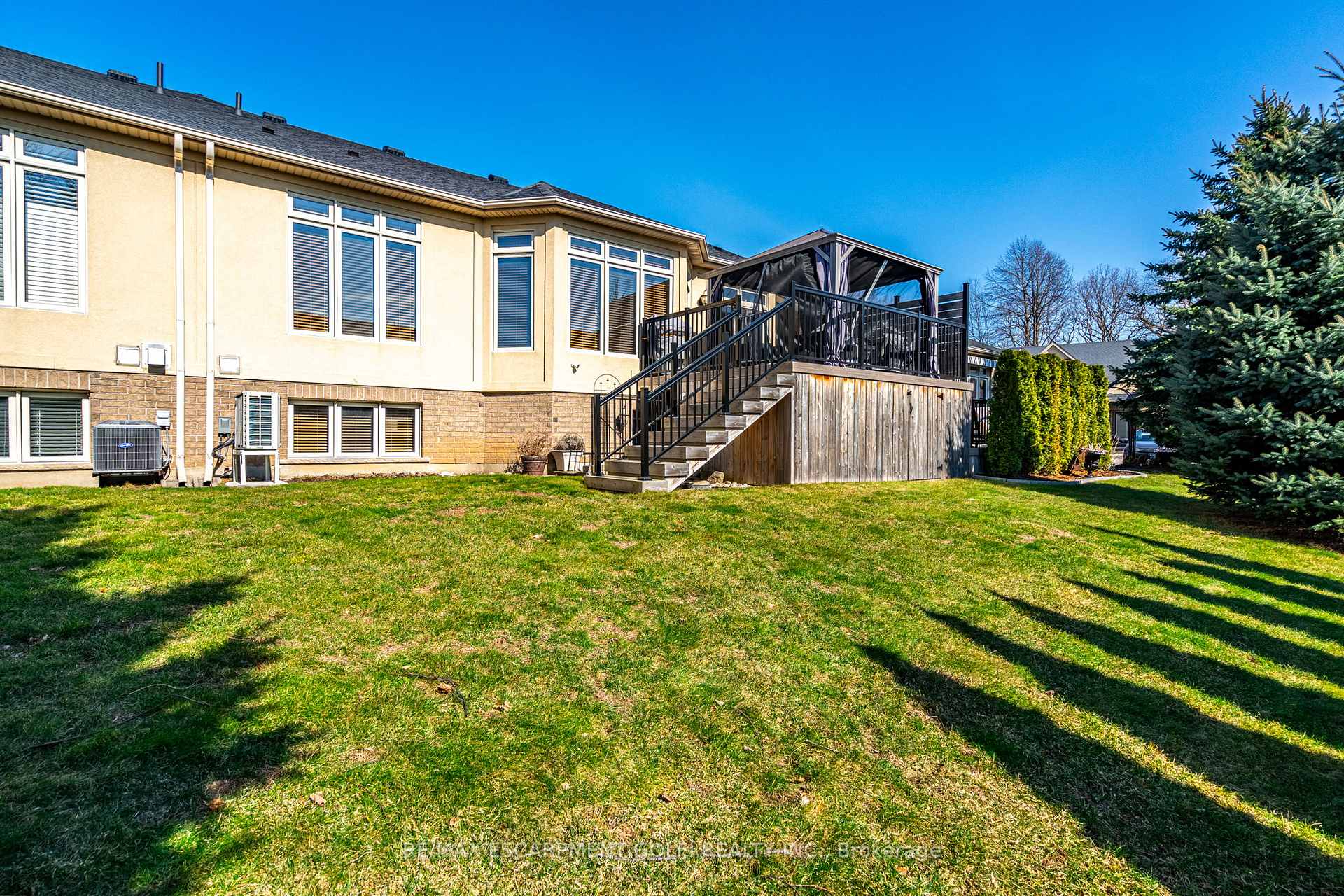 Front of Unit 16, 35 Scullers Way