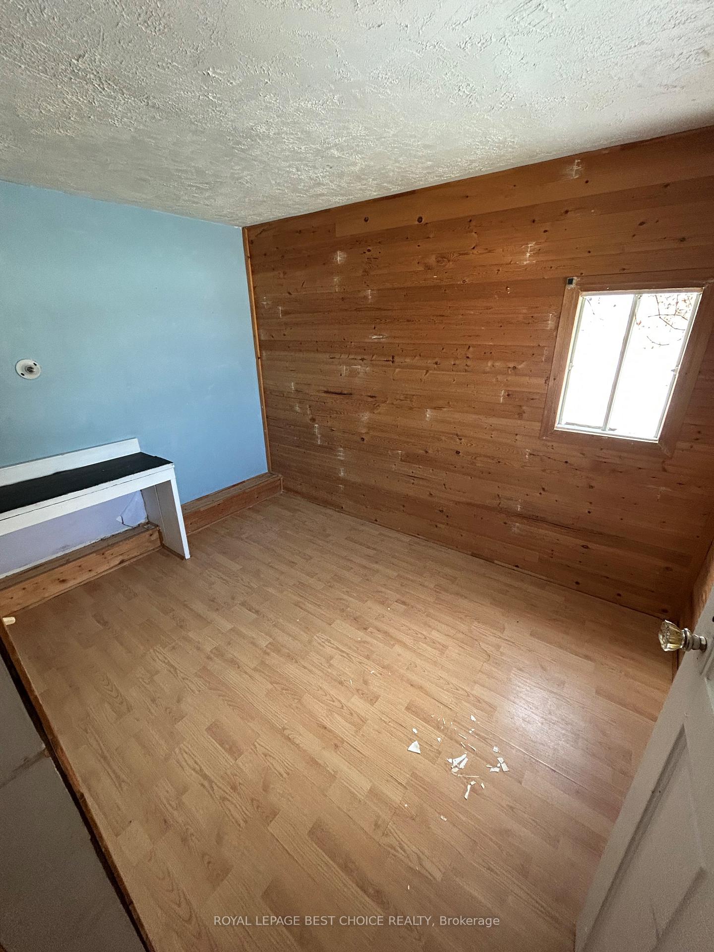 Photo 8 of 36 Russel Street N, Cobalt — HOMEH