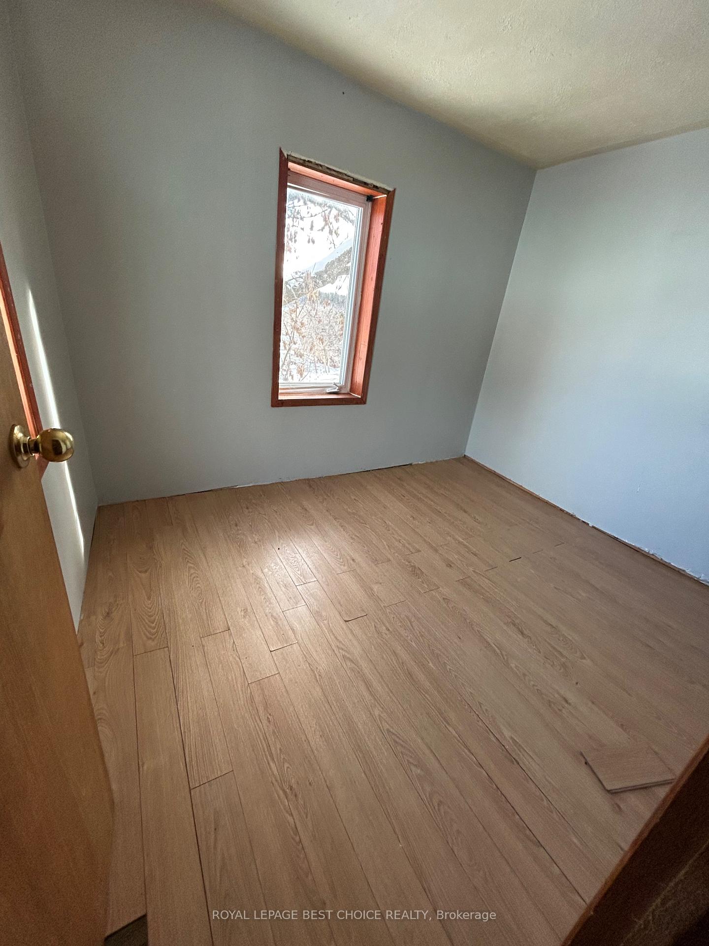 Photo 14 of 36 Russel Street N, Cobalt — HOMEH