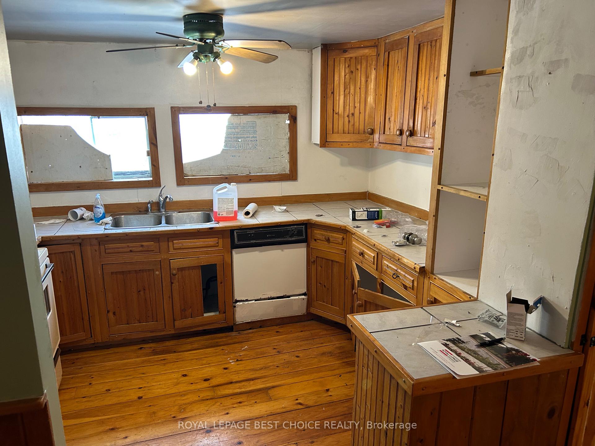 Photo 17 of 36 Russel Street N, Cobalt — HOMEH