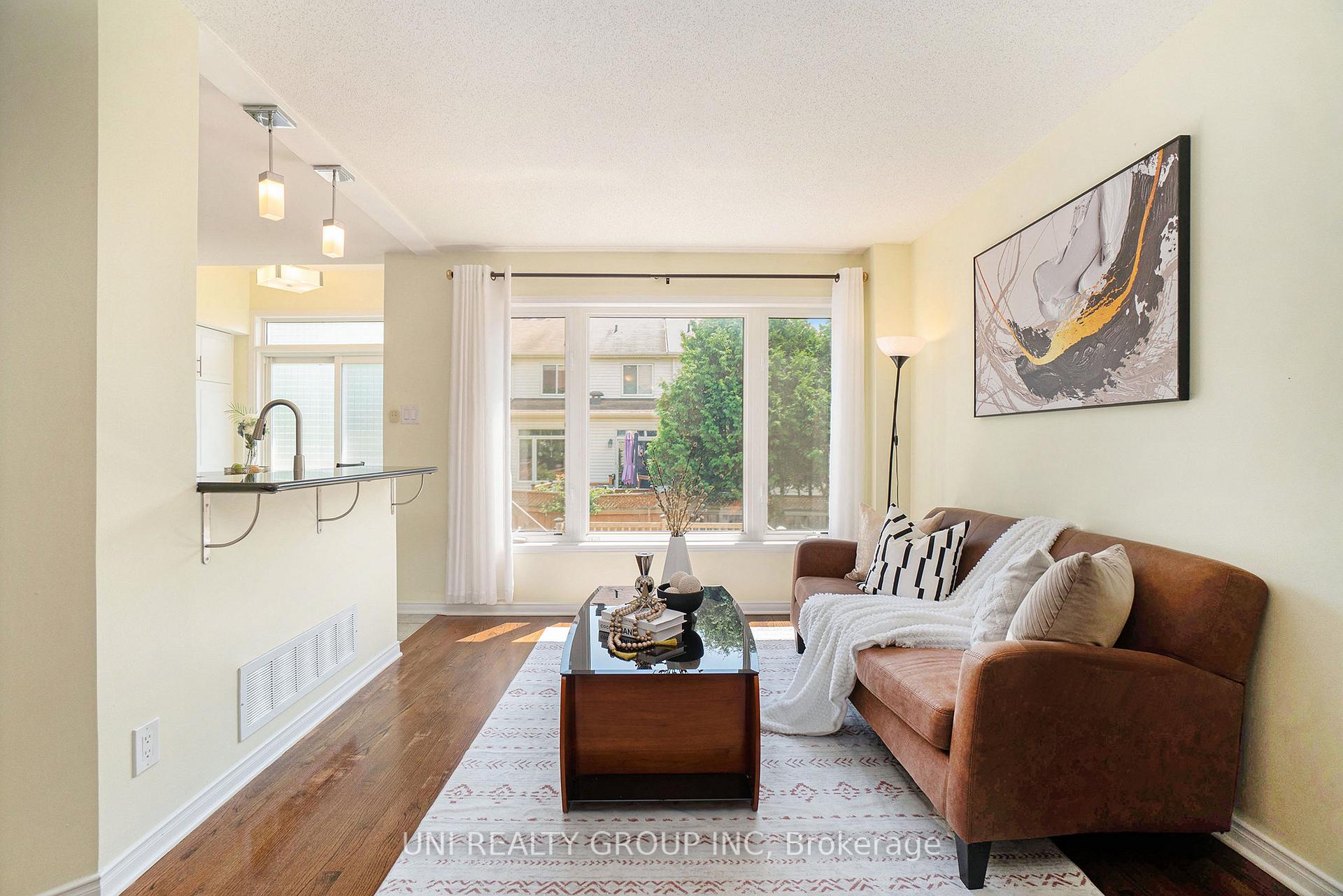 Photo 5 of 80 Chesapeake Crescent, Ottawa, Barrhaven - Cedargrove/Fraserdale — HOMEH